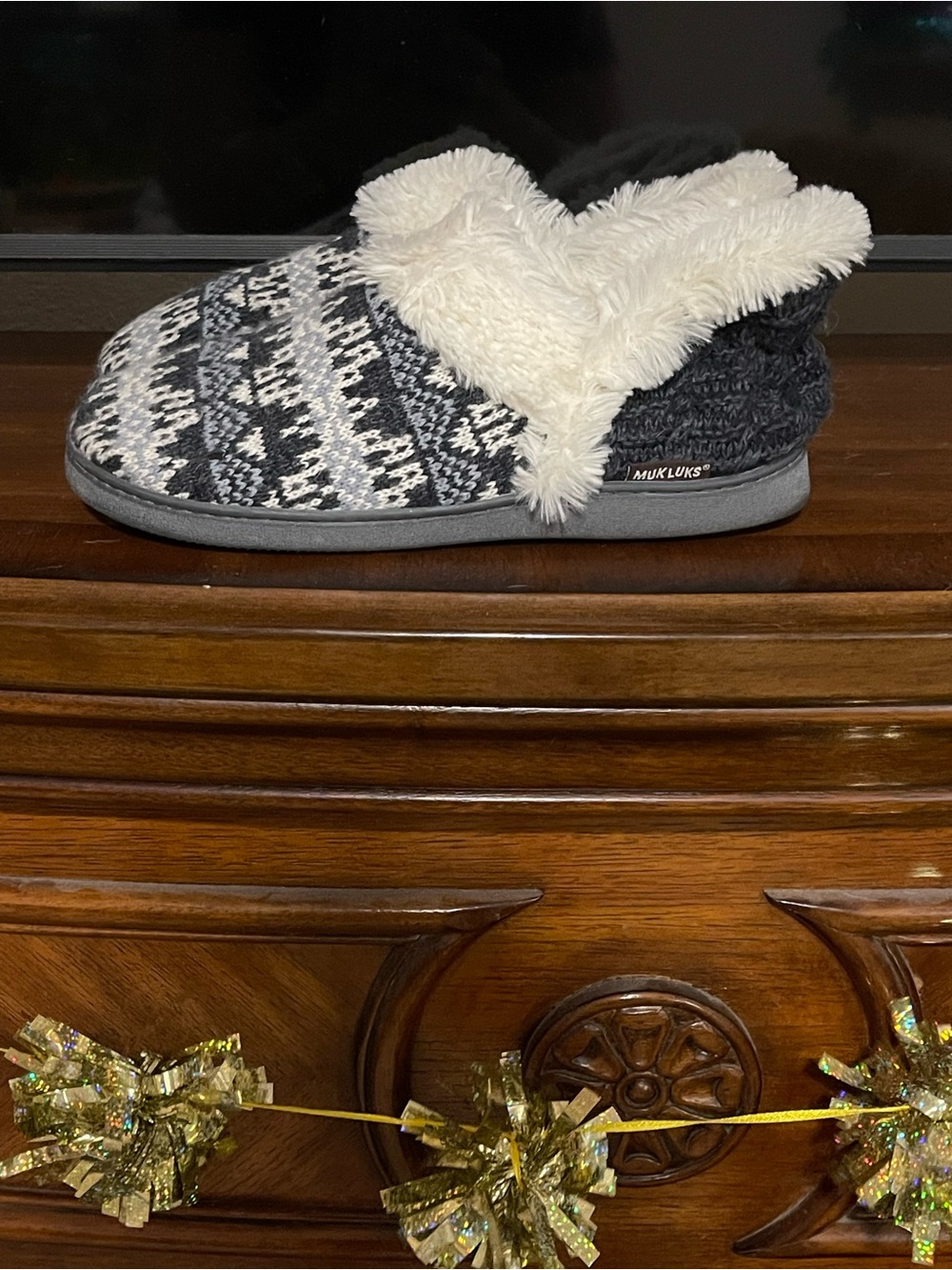 Muk Luks women’s bootie slippers size 9/10